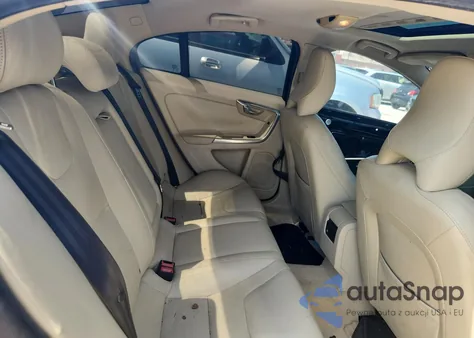 2015 Volvo S60 Premier z USA, uszkodzony, nr VIN YV140MFK6F2364447